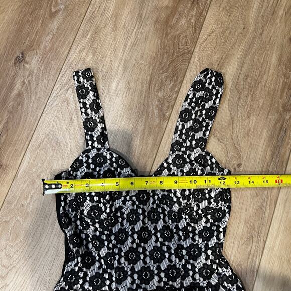 TOPSHOP Women's Sweetheart Neckline Floral Lace Mini Dress Size 2 - Picture 4 of 7